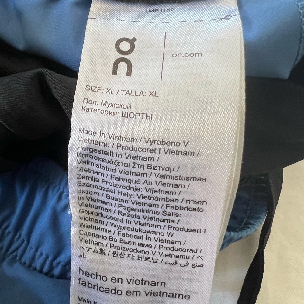 On Running ESSENTIAL SHORTS - Picture 10 of 11